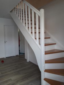 escalier bois blanc lasure marches (1)